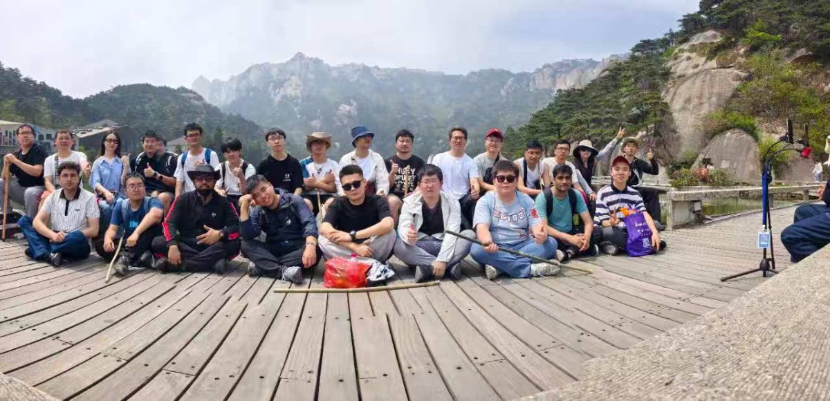 2025年春，课题组全体成员赴天柱山春游
